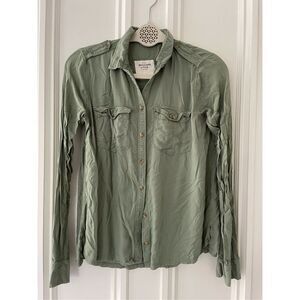 Abercrombie & Fitch light green button down shirt XS